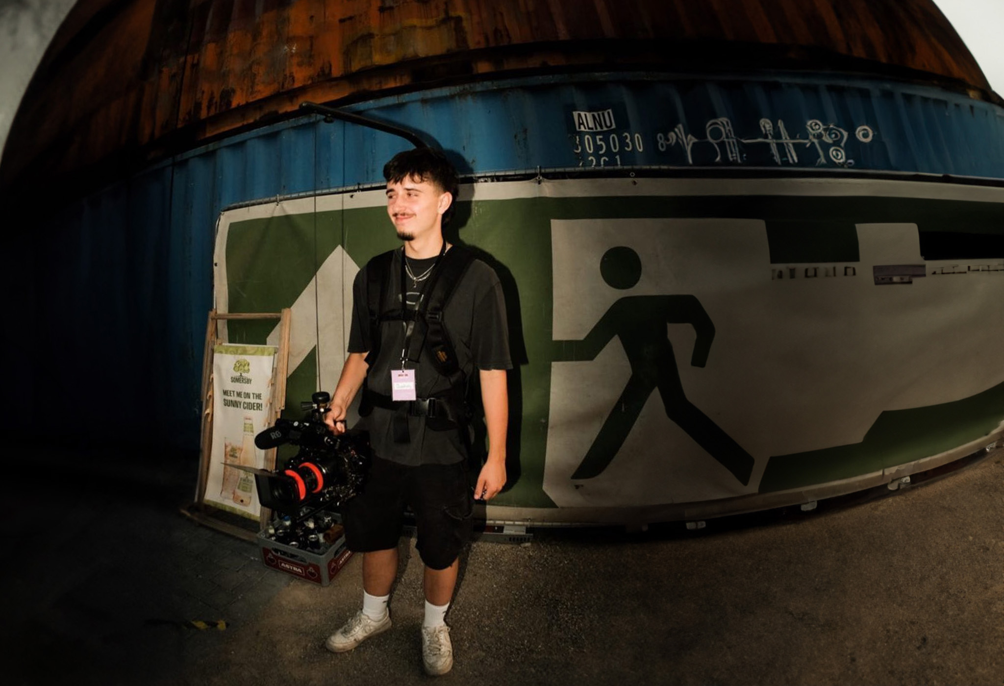 Behind the Scenes 01
